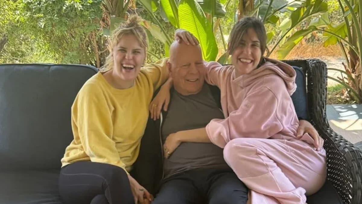 Bruce Willis reaparece con las hijas después de la transferencia a la residencia