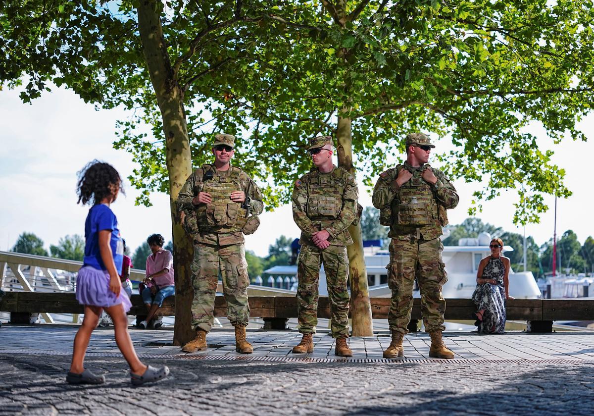 Trump mostró a los militares en Portland contra terroristas domésticos de Antifa