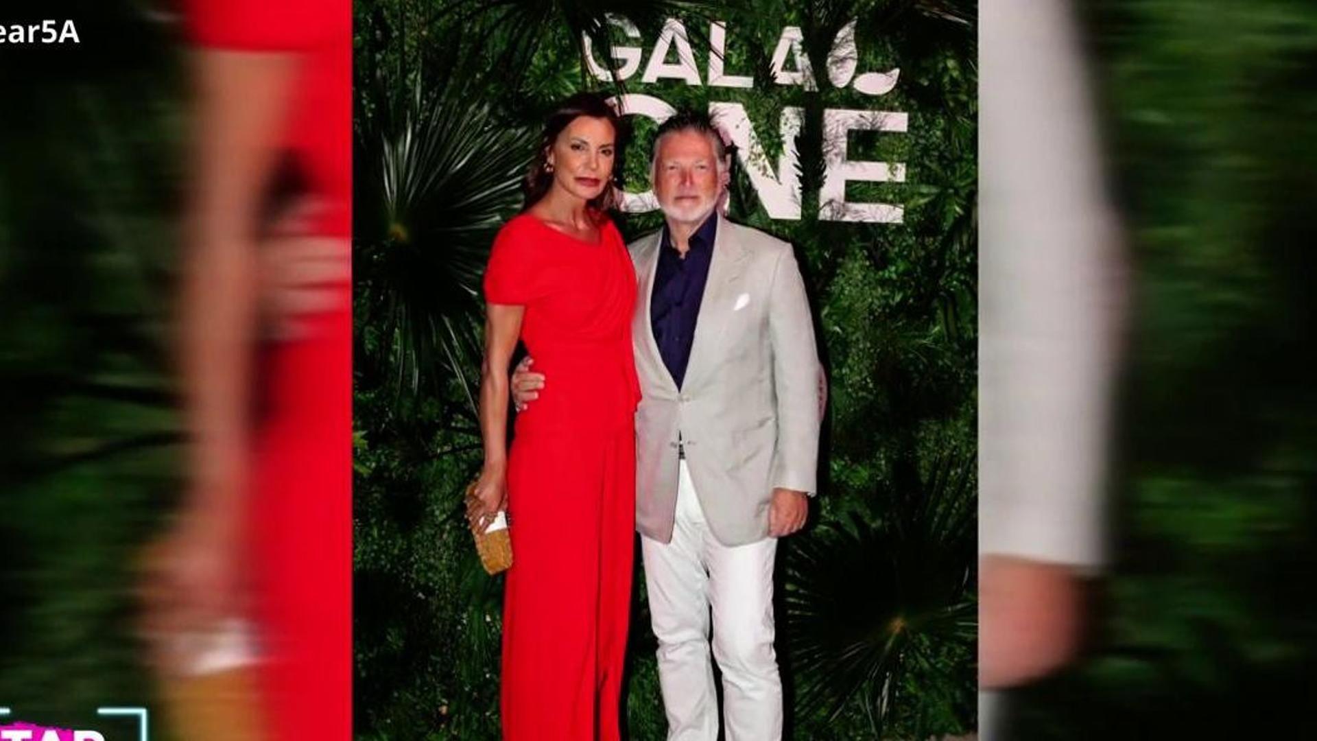 Mar Flores lies with Barnet, the man Business Elãas Sacal, for a third person